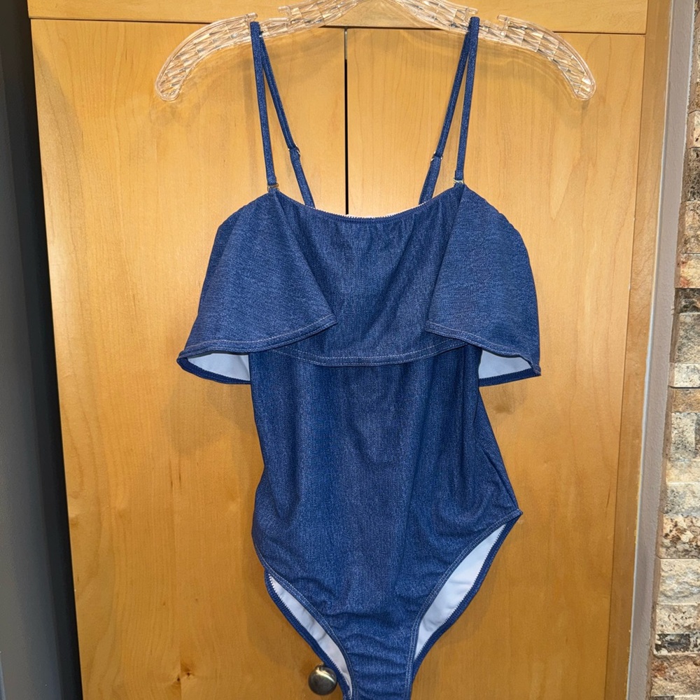 NWOT-Blue Ruffled Swimsuit